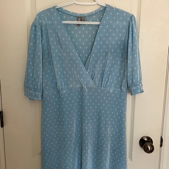 ASOS DESIGN Polka Dot Plisse Mini Tea Dress in Baby Blue - Picture 5 of 7